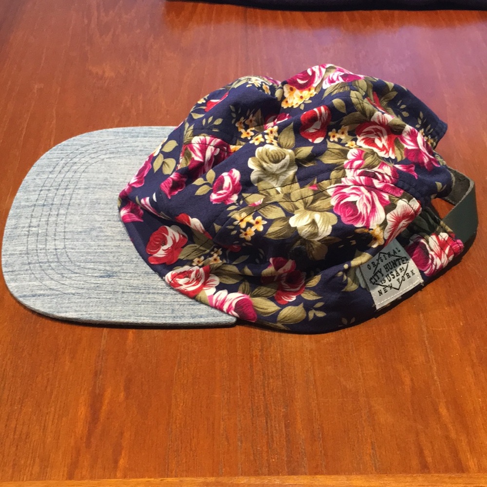 City Hunter floral baseball cap